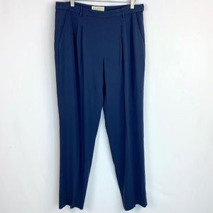 M.M. LaFleur 10 Navy Nakamura Trouser front tab